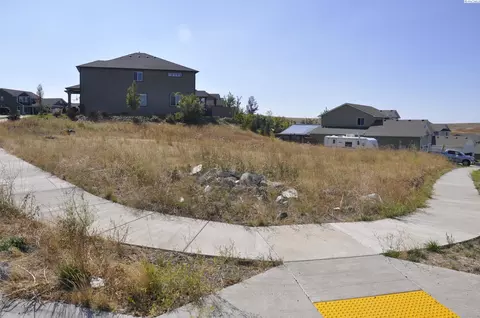 805 SW Windy Point Ct, Pullman, WA 99163 photo 2
