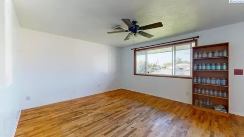1512 W Ella St, Pasco, WA 99301 photo 2