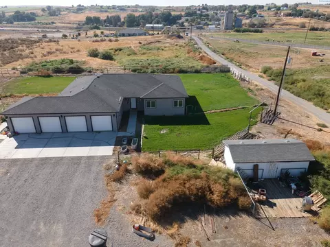 690 Blanton Rd, Eltopia, WA 99330 photo 5
