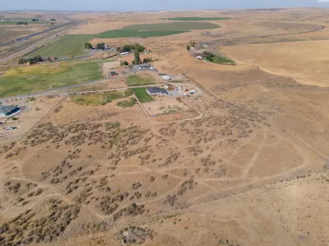 690 Blanton Rd, Eltopia, WA 99330 photo 2