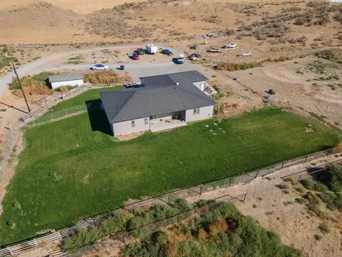 690 Blanton Rd, Eltopia, WA 99330 photo 4