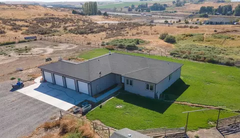690 Blanton Rd, Eltopia, WA 99330 photo 1