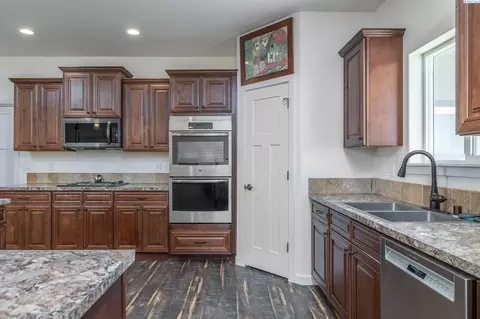690 Blanton Rd, Eltopia, WA 99330 photo 9