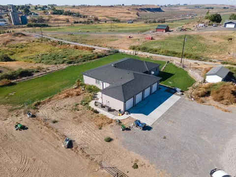 690 Blanton Rd, Eltopia, WA 99330 photo 3