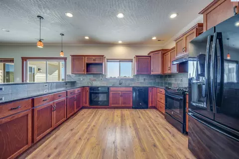 830 SW Windy Point Ct, Pullman, WA 99163 photo 9