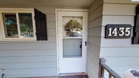 1435 NW Douglas Dr, Pullman, WA 99163 photo 2