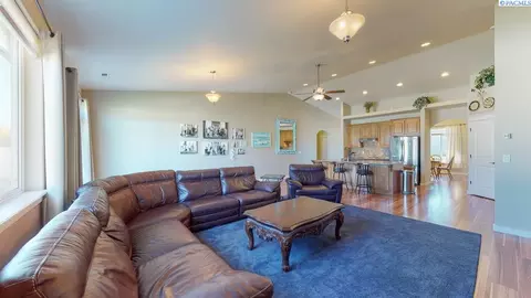 4711 Laredo Dr, Pasco, WA 99301 photo 2