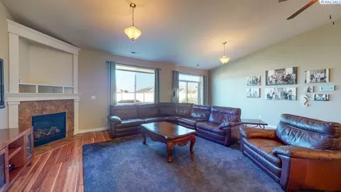 4711 Laredo Dr, Pasco, WA 99301 photo 3