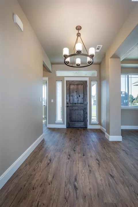 5907 W Ruby St, Pasco, WA 99301 photo 2