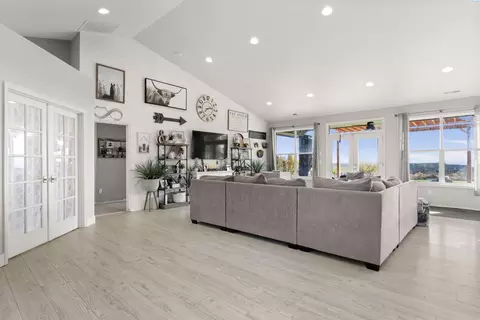 241 Sunset Loop, Pasco, WA 99301 photo 2