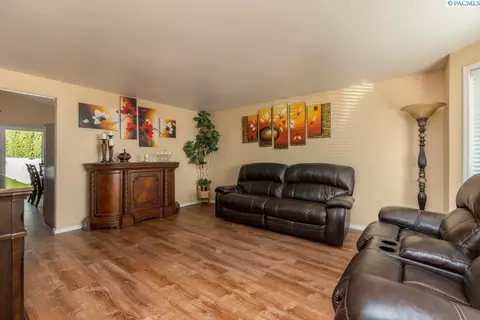 9311 Percheron Dr, Pasco, WA 99301 photo 3