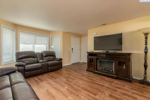 9311 Percheron Dr, Pasco, WA 99301 photo 4