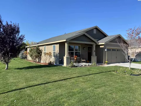 4420 Phoenix Ln, Pasco, WA 99301 photo 1