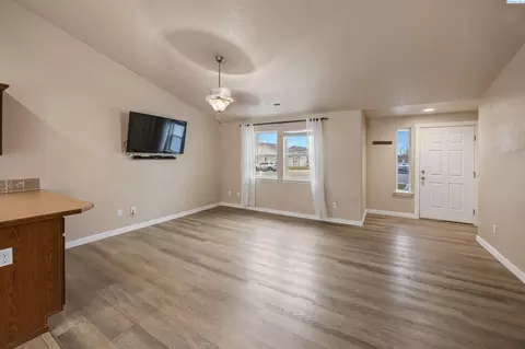 6214 Ochoco Ln, Pasco, WA 99301 photo 3