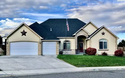 3907 Tusayan Dr, Pasco, WA 99301 photo 1