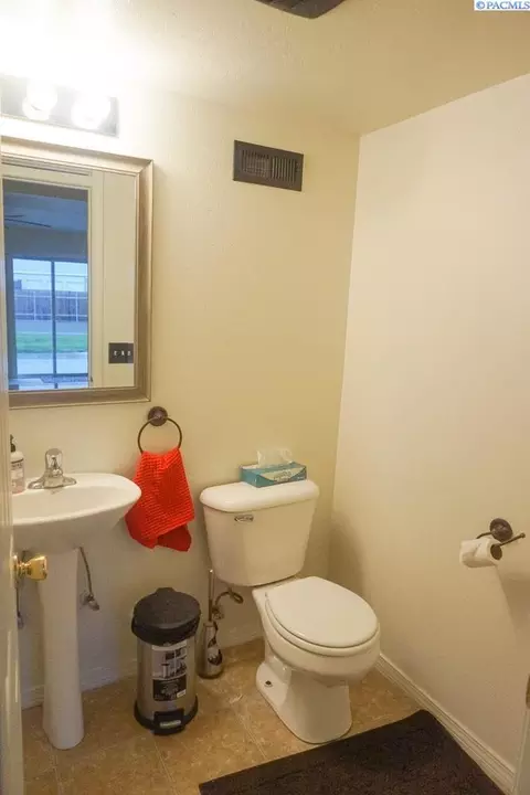 1204 N Beech Ave, Pasco, WA 99301 photo 5