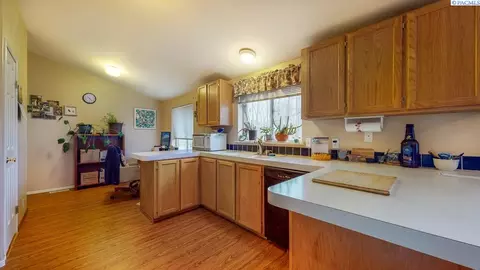 540 Edison St, Connell, WA 99326 photo 8