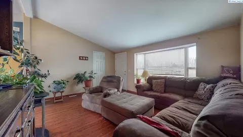 540 Edison St, Connell, WA 99326 photo 4