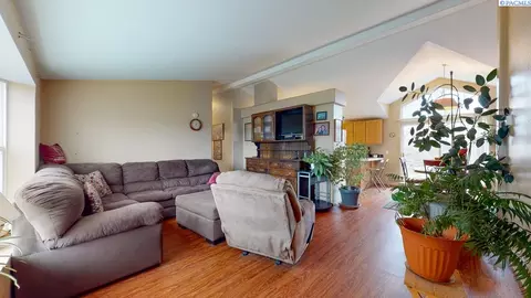 540 Edison St, Connell, WA 99326 photo 2