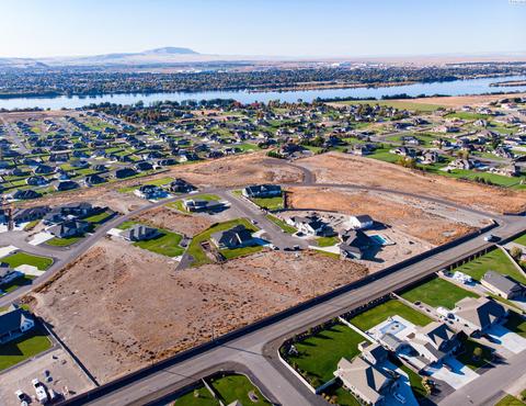 7037 Eagle Crest Dr, Pasco, WA 99301 photo 1