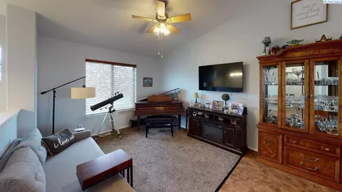 1965 NW Arcadia Dr, Pullman, WA 99163 photo 3