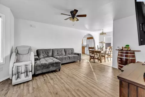 2706 E Helena St, Pasco, WA 99301 photo 2