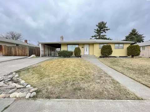 1724 N 18th Dr, Pasco, WA 99301 photo 1