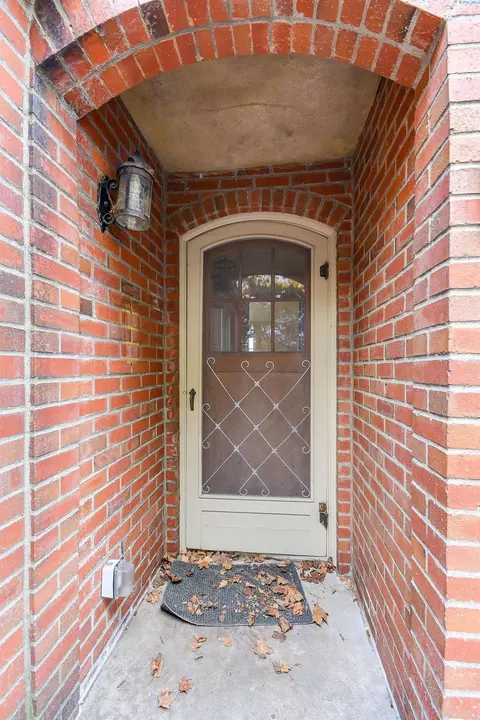 935 NE B St, Pullman, WA 99163 photo 2