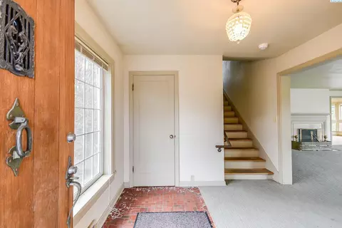 905 NE C St, Pullman, WA 99163 photo 3