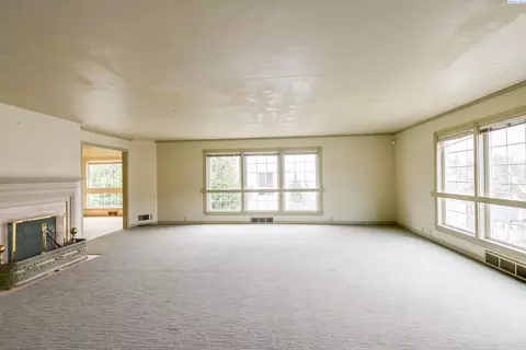 905 NE C St, Pullman, WA 99163 photo 4