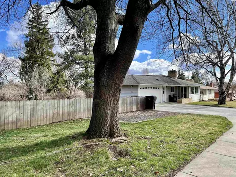 930 NW Charlotte, Pullman, WA 99163 photo 2