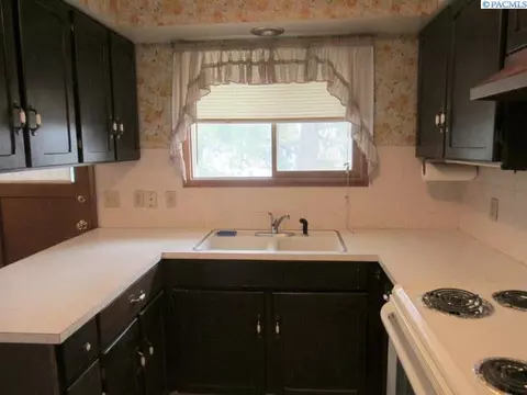 1920 NW Lamont Dr, Pullman, WA 99163 photo 3