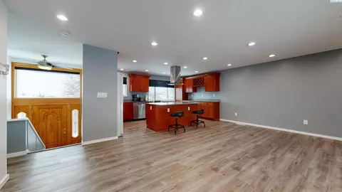1310 NW Douglas Dr, Pullman, WA 99163 photo 2