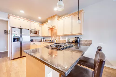 715 NE Oak #B, Pullman, WA 99163 photo 2