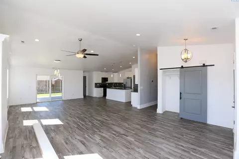 309 E Clark St, Connell, WA 99326 photo 9