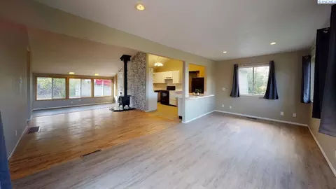 625 SW James, Pullman, WA 99163 photo 3