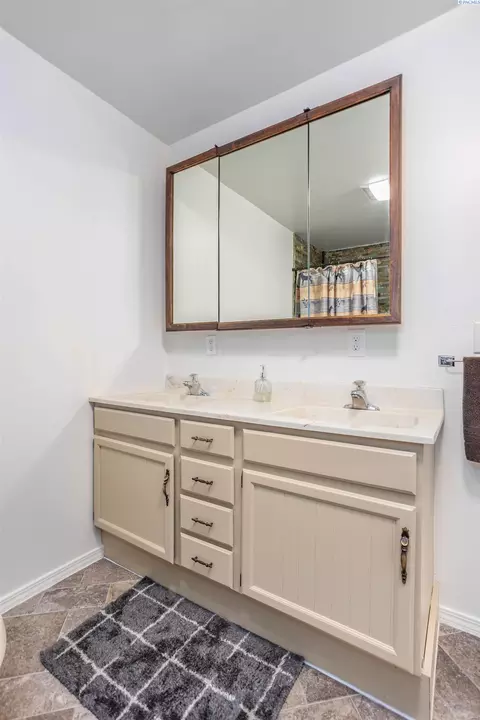 122 E 4th Ave, Kennewick, WA 99336 photo 15