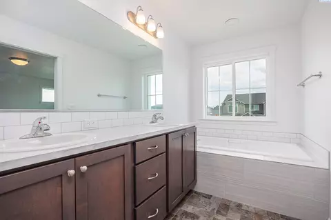 402 Ruby, Grandview, WA 98930 photo 21