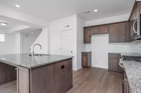 402 Ruby, Grandview, WA 98930 photo 9