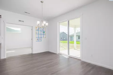 402 Ruby, Grandview, WA 98930 photo 10