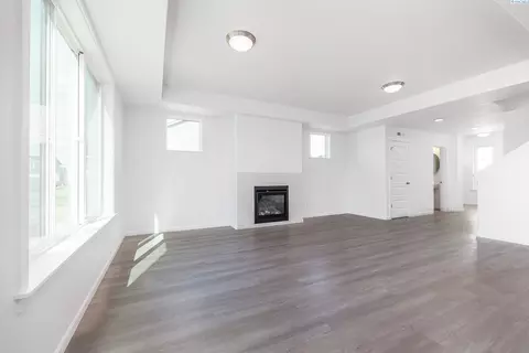 402 Ruby, Grandview, WA 98930 photo 5