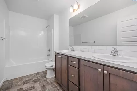 402 Ruby, Grandview, WA 98930 photo 14