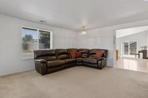 7608 Estevan Dr, Pasco, WA 99301 photo 5