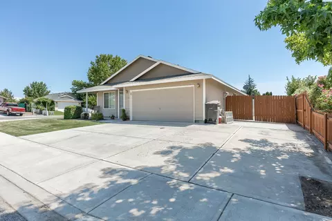 7608 Estevan Dr, Pasco, WA 99301 photo 4