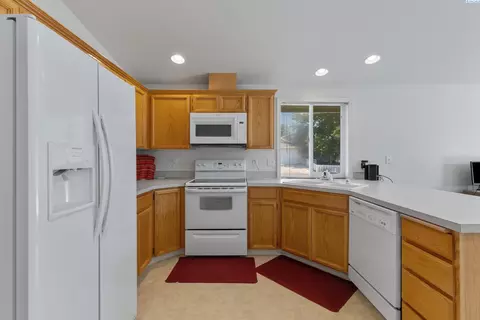 7608 Estevan Dr, Pasco, WA 99301 photo 10