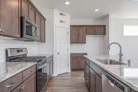400 Ruby, Grandview, WA 98930 photo 14
