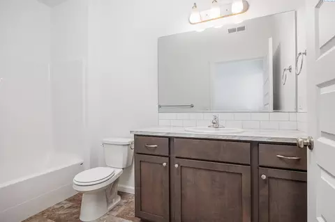 400 Ruby, Grandview, WA 98930 photo 6