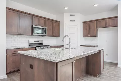 400 Ruby, Grandview, WA 98930 photo 12