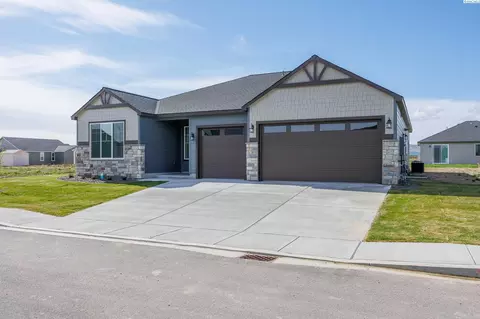 400 Ruby, Grandview, WA 98930 photo 3