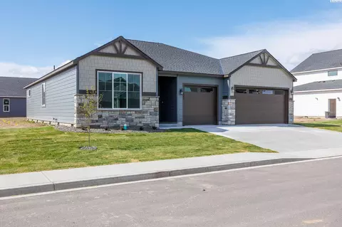 400 Ruby, Grandview, WA 98930 photo 2